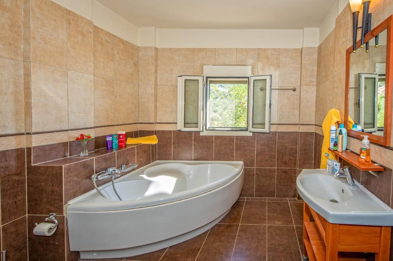 Villa Lourdas View *